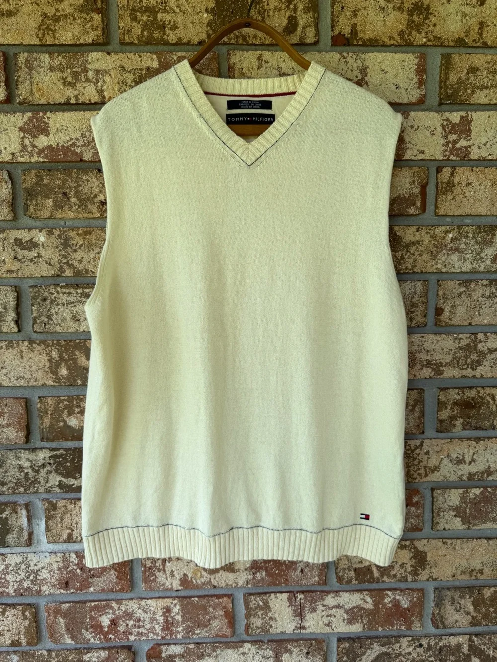 Tommy Hilfiger Vintage Sweater Vest V-Neck Men’s Size XL Beautiful Condition!